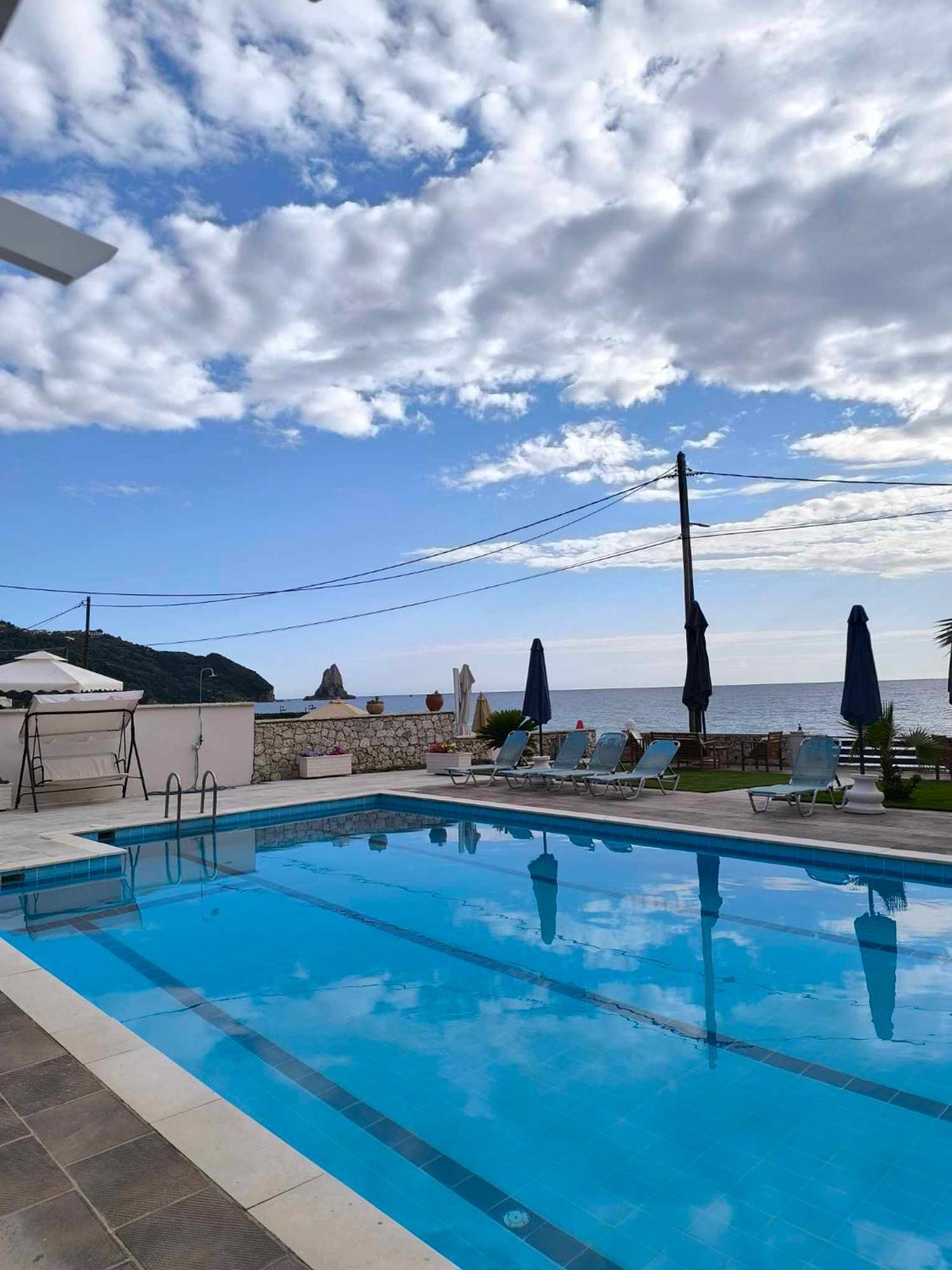 Fanis Seafront Apartments Айос-Гордіос Екстер'єр фото